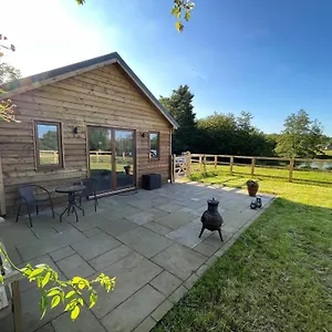 lakeside-lodge.tophotelsbath.com/